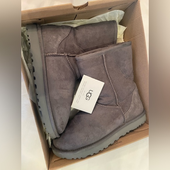 Ugg Classic Short II in gray - Picture 7 of 16